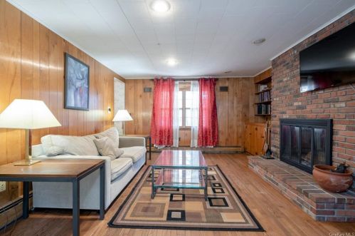 13 Truman Ct, Middletown, NY 10940-4512