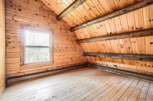 207 Osborne Hill Rd, Fishkill NY  12524-2529 exterior