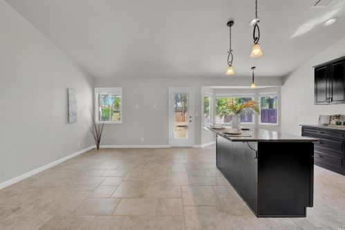 537 Stanford St, Vacaville CA  95687-4609 exterior