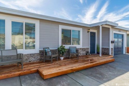 105 Avalon Dr, Pacifica, CA 94044-1844