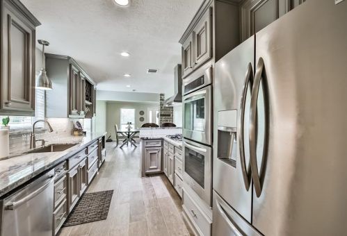 5049 Brookside Rd, Pearland TX 77581-7974 exterior