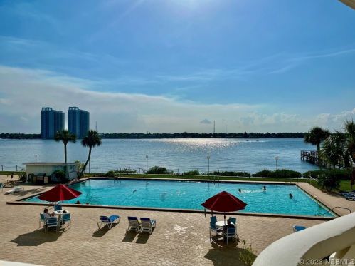 925 Halifax Ave, Daytona Beach FL  32118-6618 exterior