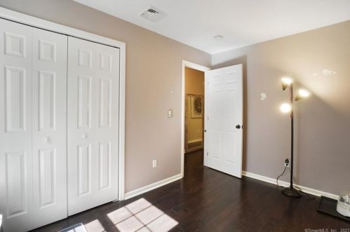 20 Narragansett Trl, Sandy Hook CT 06482-1147 exterior