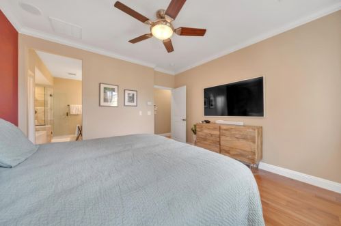 129 Azalea Dr, Mountain View CA  94041-1380 exterior