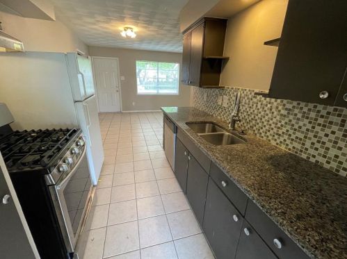 202 Island Dr, Richardson TX  75081-3624 exterior