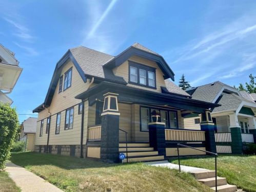 3812 24th St, Milwaukee, WI 53206-1423