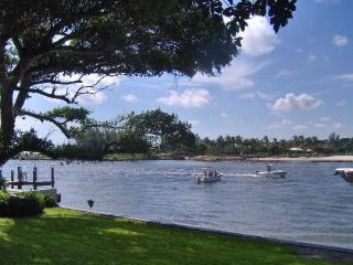 82 Lighthouse Dr, Jupiter FL  33469-3511 exterior
