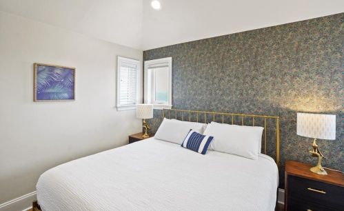 1564 Gulf Bch Dr, Saint George Island FL  32328-3106 exterior