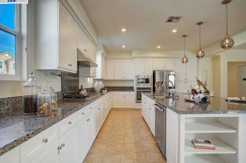 70 Thunder Bay Ct, West Pittsburg CA  94565-7924 exterior