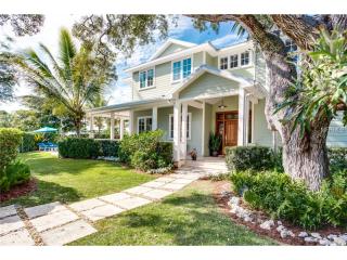 7435 Cove Ter, Sarasota, FL 34231-5421