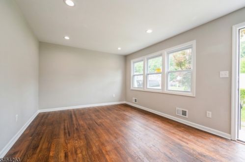 16 Kyle Dr, Dover NJ  07801-4736 exterior