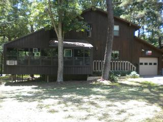 4565 Forest View Dr, White Hall, TX 77868-5490