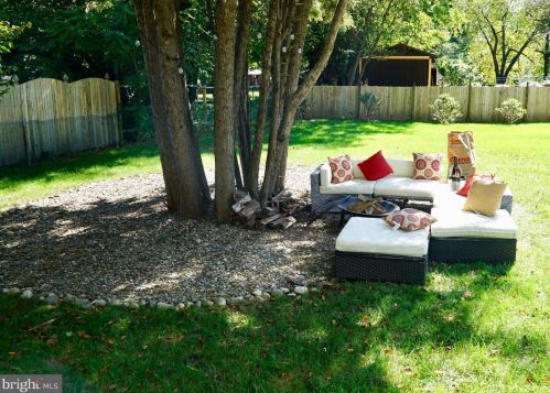 32 Sunrise Ct, Southampton PA 18966-1981 exterior