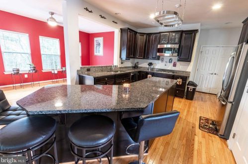 7601 Hamelin Ln, Gainesville, VA 20155-3604