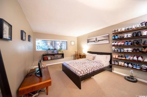10240 Camarillo St, North Hollywood, CA 91602-1627