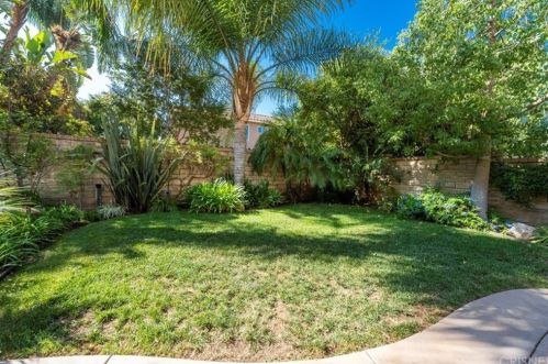 29236 Discovery Ridge Dr, Santa Clarita CA  91390-5761 exterior