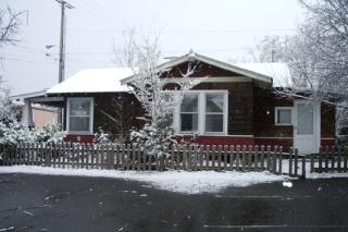 23 Sherman St, Ashland, OR 97520-2130