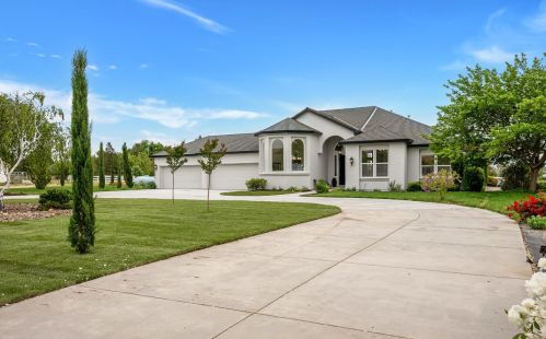 665 Five Oaks Ct, Hollister, CA 95023-9461