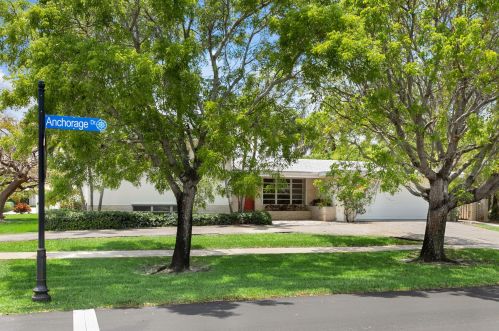 500 Anchorage Dr, West Palm Beach, FL 33408-4804