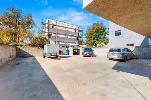 5743 Klump Ave, North Hollywood CA  91606-3619 exterior
