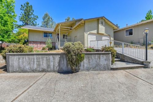 130 Celesta Dr, Grass Valley, CA 95945-5651
