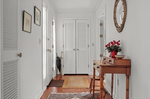 25 Bank St, New Canaan, CT 06840-6202