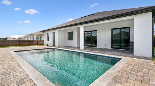 2704 4th Ter, Cape Coral, FL 33991-1189