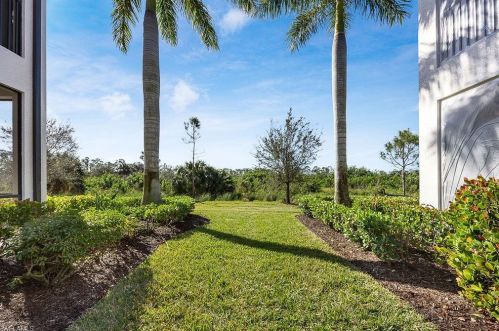 1598 Oceania Dr, Naples, FL 34113