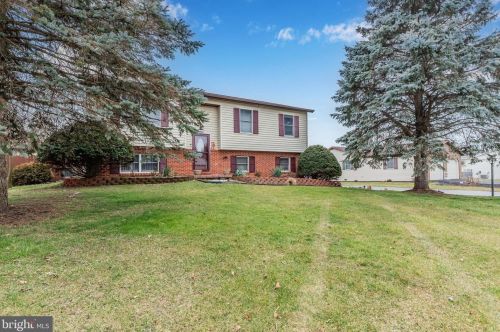 10 Briarcliffe Dr, Lees Cross Roads, PA 17257-9400