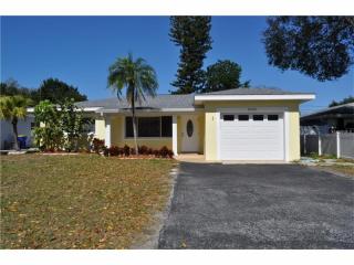 10423 Kumquat Ln, Largo, FL 33772-7517
