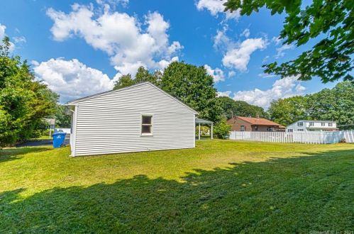 23 Mcintosh Ave, Uncasville CT  06382-2227 exterior