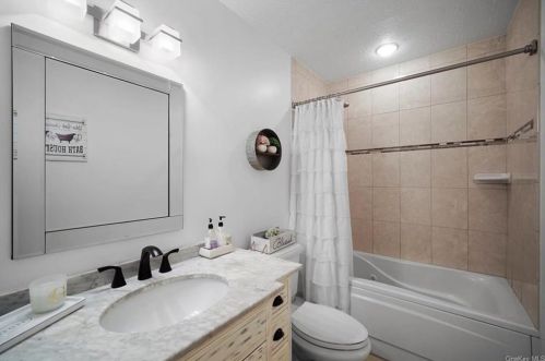 80 Friendly Rd, Mahopac NY  10541-1922 exterior