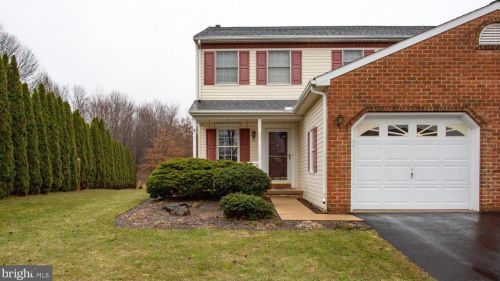 73 Red Stone Cir, Swartzville, PA 17569-9473