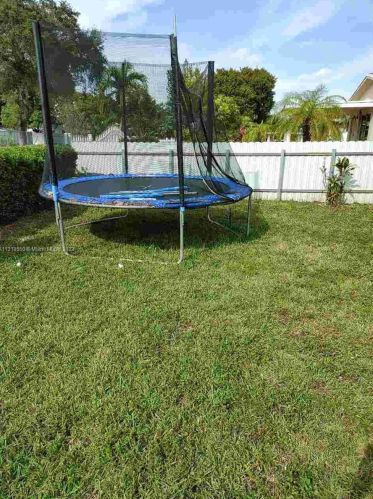 3667 2nd Ave, Hialeah, FL 33012-5217