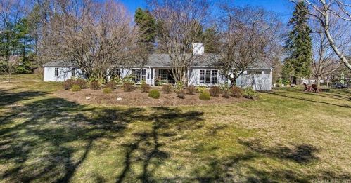 125 Frogtown Rd, New Canaan, CT 06840-4405