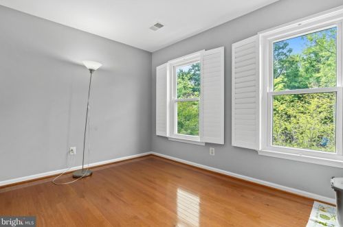 8006 Middlewood Pl, Springfield VA  22153-1928 exterior