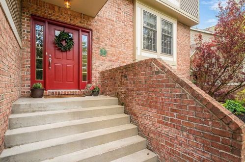 282 The Pines Dr, Pittsburgh, PA 15243-1472
