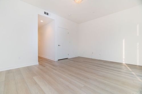 241 Elm Ave, Long Beach CA 90807-3403 exterior