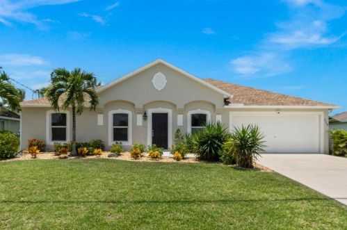 597 Whitmore Dr, Fort Pierce, FL 34984-4563