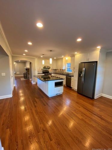 55 Strawberry Hill Ct, Stamford, CT 06902-2514
