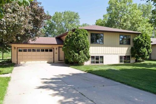 210 Hilltop Rd, Swisher, IA 52338-9543