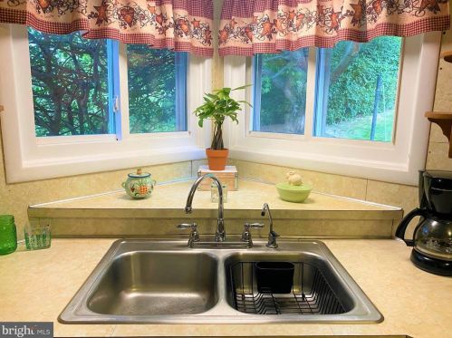 2122 Edgewood Ave, Easton PA  18045-2216 exterior