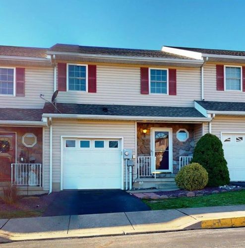 4 Monmouth Ct, Easton, PA 18040-1048