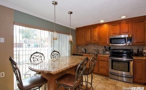 2172 Jerusalem Rd, North Bellmore NY  11710-1112 exterior