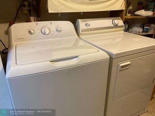 1709 43 Ave, Hollywood FL 33023-6232 exterior