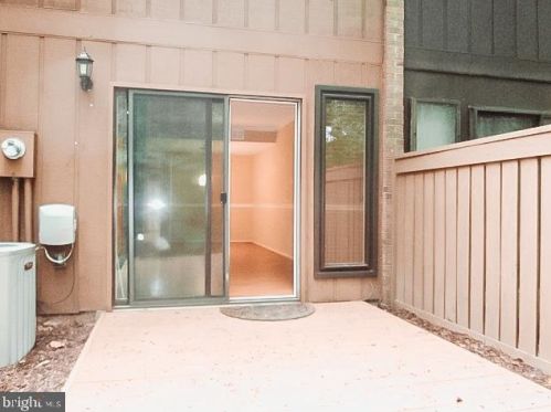 11907 Escalante Ct, Herndon VA  20191-1833 exterior