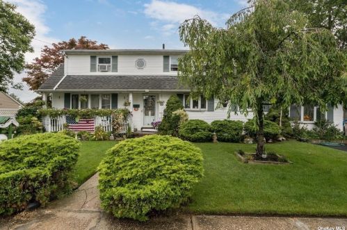 540 Everdell Ave, West Islip, NY 11795-4222