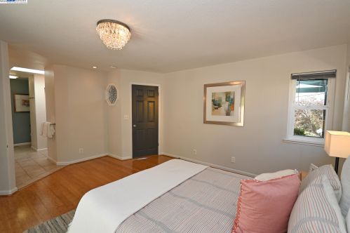 2400 Prosperity Way, San Leandro CA  94578-1124 exterior
