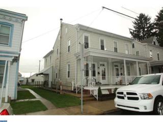 718 Main St, Shoemakersville, PA 19555-1621