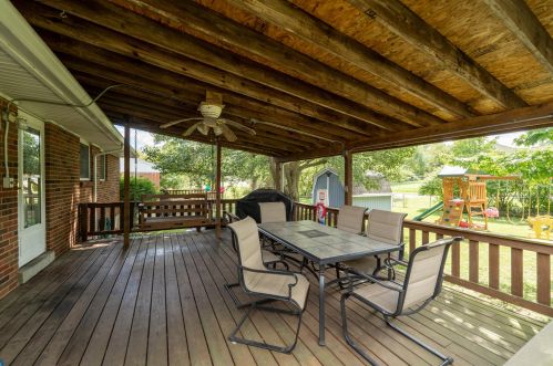 221 Caldwell Dr, Covington, KY 41018-1912